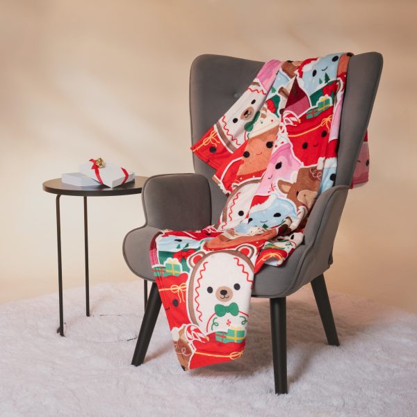 MTO0002_Squismallows_PrintedThrowBlanket_DTC_Lifestyle-Cropped5000x5000_lpr